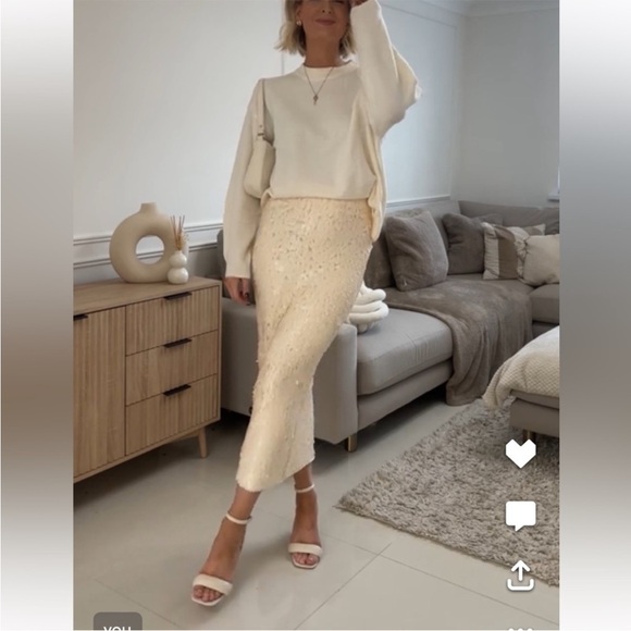 New H&M Sequined Midi Skirt - Picture 2 of 4